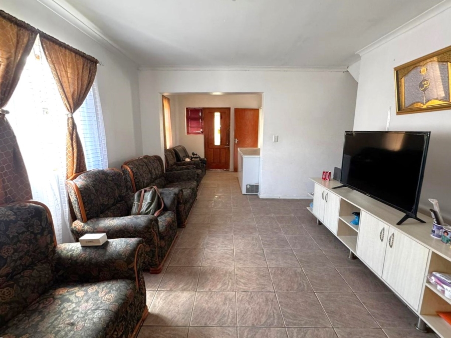 4 Bedroom Property for Sale in Croydon Western Cape